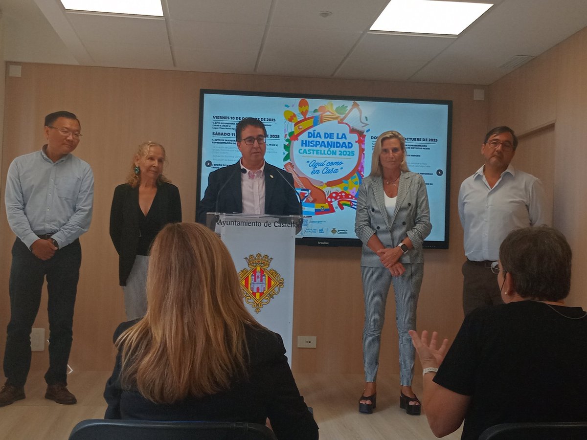 noticies_d's tweet image. Imatges 📸  de la presentació dels actes conmemoratius del día de la hispanitat en Castelló
#presentació #programació #diadelahispanitat #Castelló @ajuntcastello #noticies