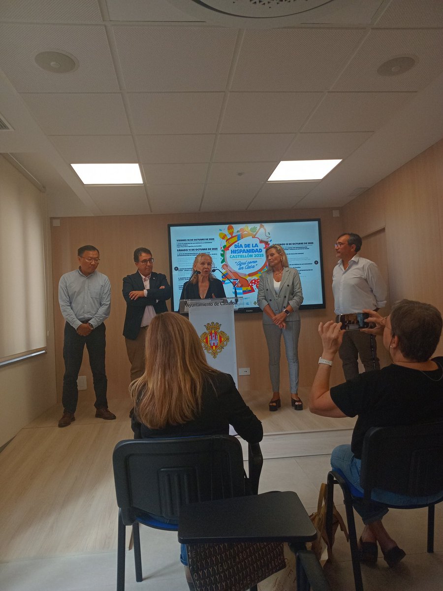 noticies_d's tweet image. Imatges 📸  de la presentació dels actes conmemoratius del día de la hispanitat en Castelló
#presentació #programació #diadelahispanitat #Castelló @ajuntcastello #noticies