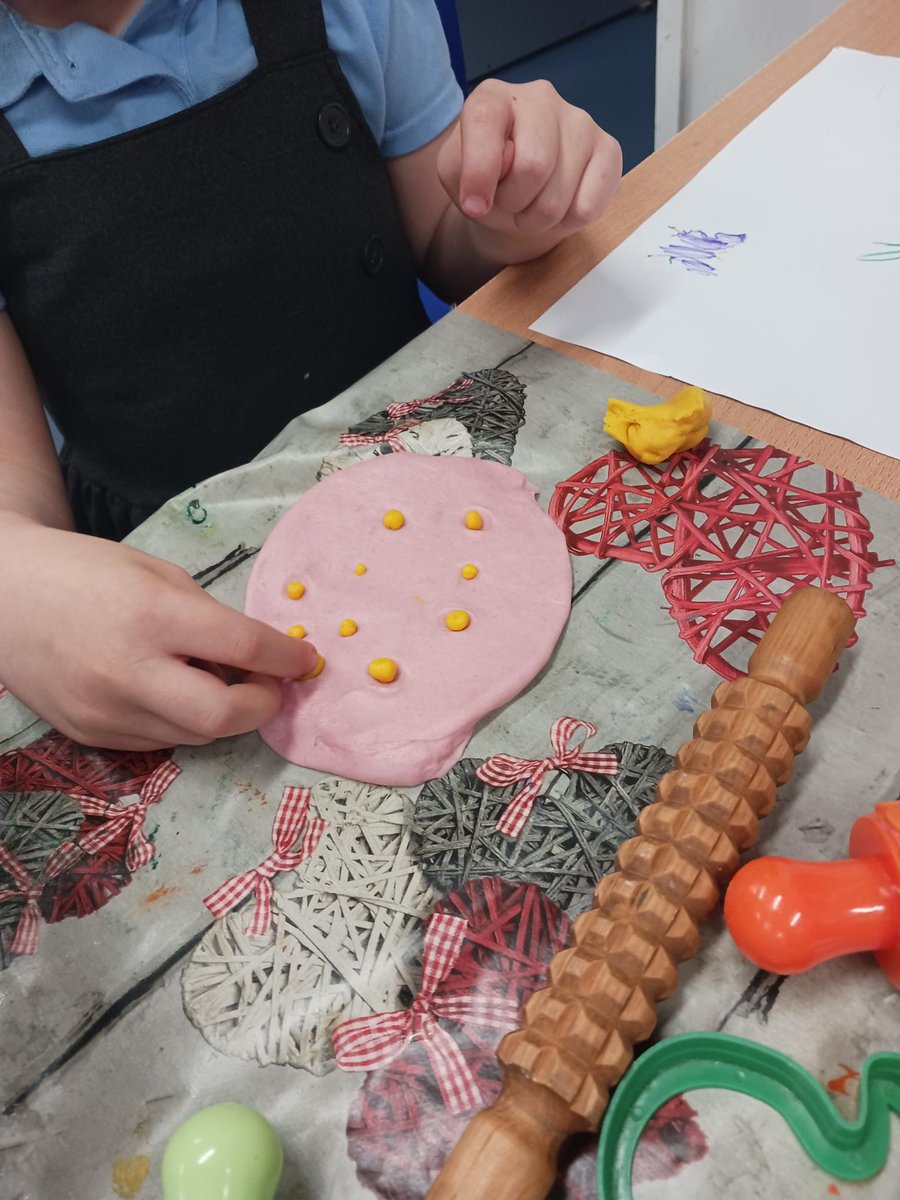 JancettPlaysafe's tweet image. Lots of fun (and messy play) at Beanos After School club today! 😆 The children loved getting creative moulding their own play dough masterpieces! #afterschoolclub #wraparoundcare #jancettplaysafe #wallington #cheam #hackbridge #sutton #carshalton