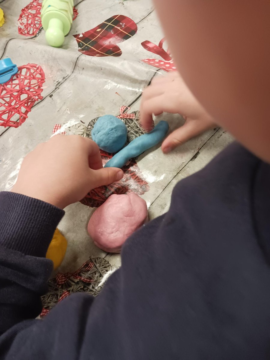 JancettPlaysafe's tweet image. Lots of fun (and messy play) at Beanos After School club today! 😆 The children loved getting creative moulding their own play dough masterpieces! #afterschoolclub #wraparoundcare #jancettplaysafe #wallington #cheam #hackbridge #sutton #carshalton