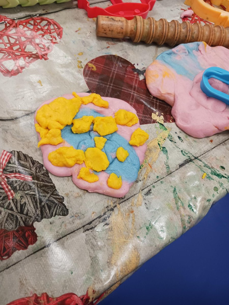 JancettPlaysafe's tweet image. Lots of fun (and messy play) at Beanos After School club today! 😆 The children loved getting creative moulding their own play dough masterpieces! #afterschoolclub #wraparoundcare #jancettplaysafe #wallington #cheam #hackbridge #sutton #carshalton