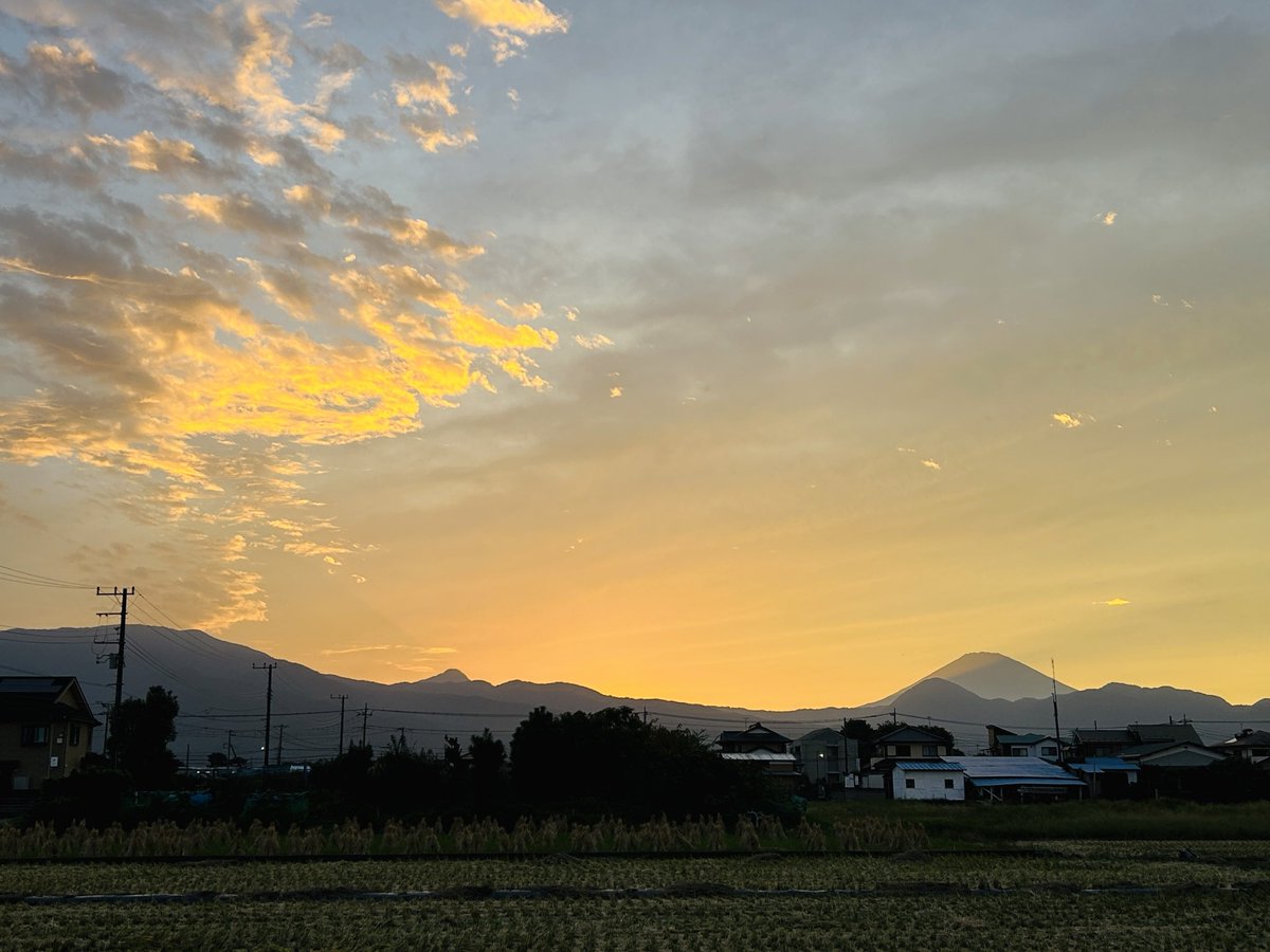 JunResin's tweet photo. 今日の夕焼けが半端なかった https://t.co/d4ipdd5AlY