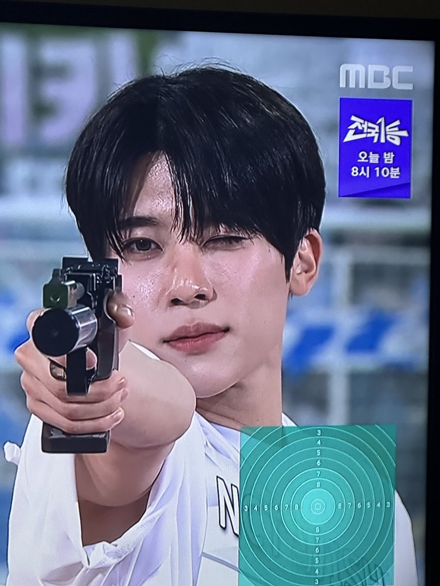 nctwish12's tweet image. #아육대본방사수 #MBCkpop #NCTWISH #시온 
혼성사격 너무 수고했어🥹🫰🏻🫰🏻