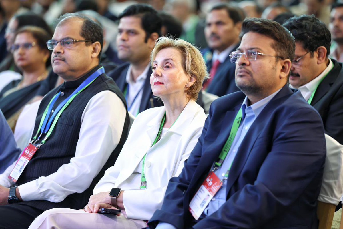 JM_Scindia's tweet photo. From vision to reality, India is not just participating in the 6G revolution, we are co-leading it. 🇮🇳

At the International 6G Symposium during #IMC2025, underscored Bharat’s bold journey, from indigenous stacks & AI-native networks to cutting-edge research and global collaborations all driving a future where connectivity is inclusive, intelligent and sustainable.