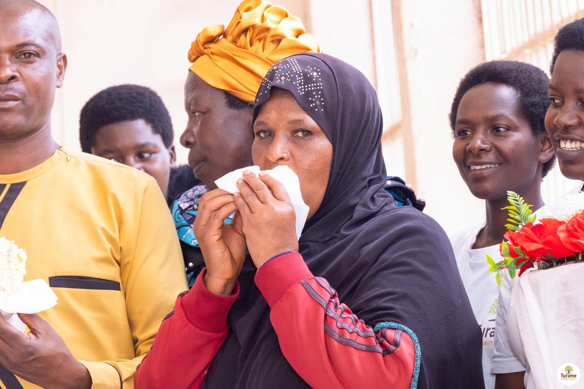 Semaine du Client – Jour 3 | Ngozi
Une journée remplie de joie et de gratitude alors que nous avons célébré avec nos clients, en partageant des sourires, des histoires et même un délicieux gâteau ! 🎂
Merci à vous, chers clients, d’être au cœur de notre mission.