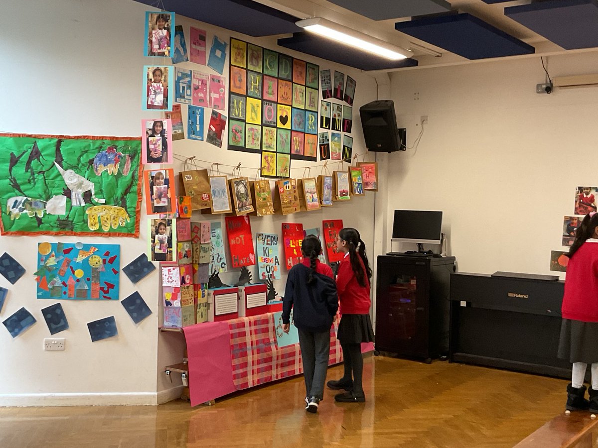 MayflowerSch's tweet photo. #Corita class loved seeing their own artwork proudly displayed at our school exhibition β and were just as inspired by the amazing creations from across the different year groups #art #year4 #LKS2 https://t.co/XlpFuonwz6