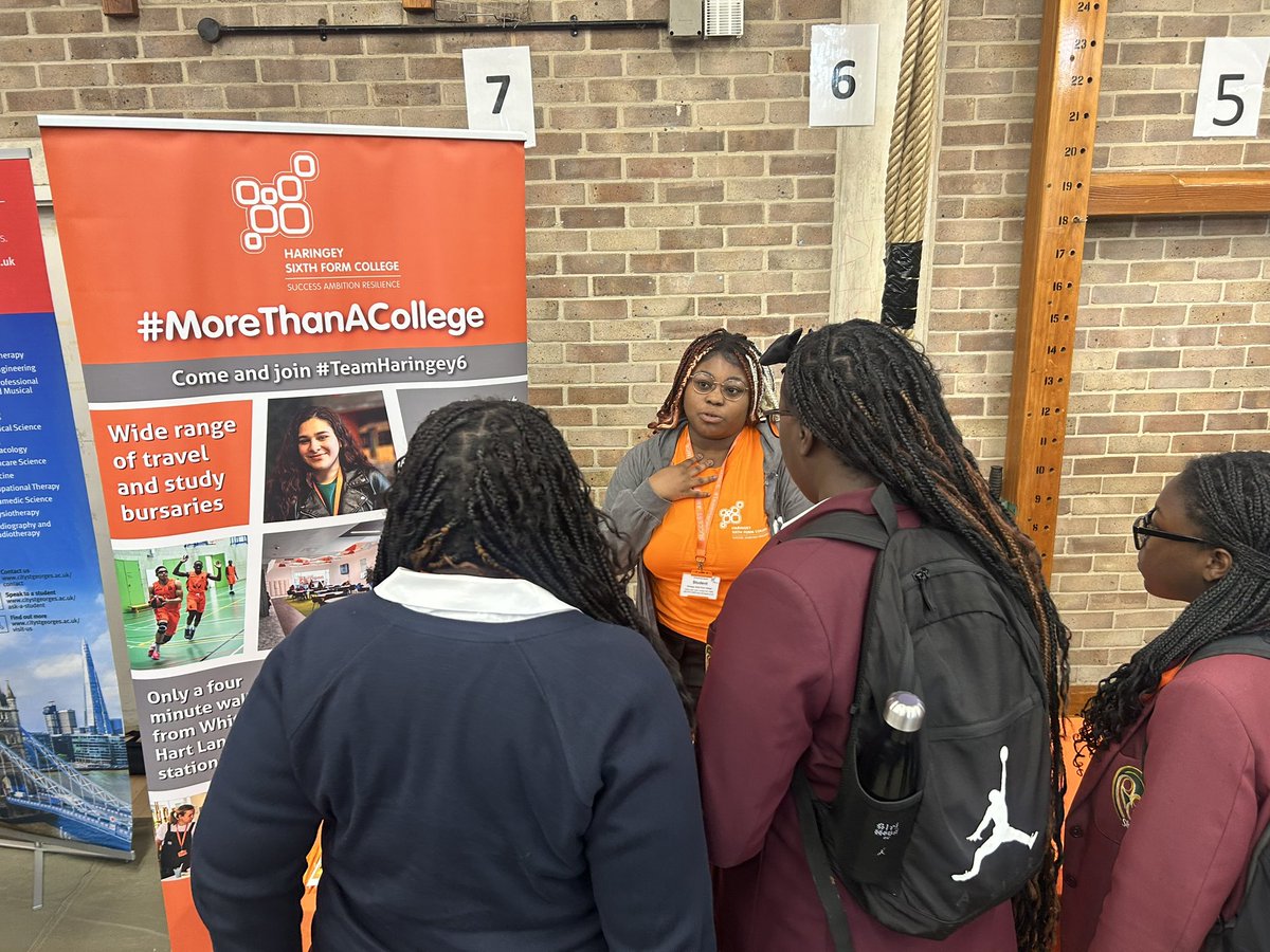 Our amazing #TeamHaringey6  #H6Ambassador had a great time at the @stannes_n13 #PalmersGreen Careers Fair! 

They supported prospective students, answered questions, and shared what makes us #MoreThanACollege 

#DiscoverTheDifference #H6Experience