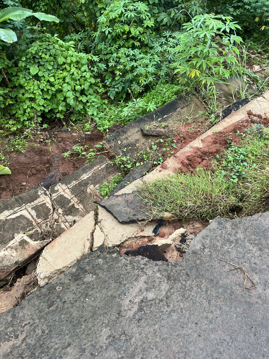 bruno_obiora's tweet photo. Support 

The importance of backfilling cannot be over emphasized because it provides support there fore preventing movement or collapse under traffic or soil pressure. It also improves durability of roads .
So, to avoid the occurrence of the images below, it is best to backfill https://t.co/gWPSNxe7lW
