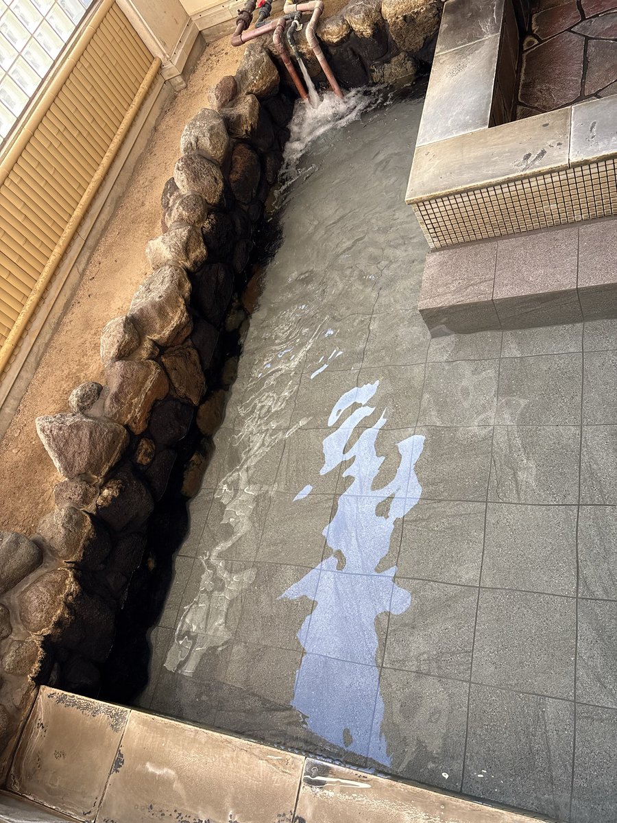 Fun_Growth_'s tweet photo. 本日、浴槽にお水を入れまして終了です。
完工です！ https://t.co/7du503n8iM