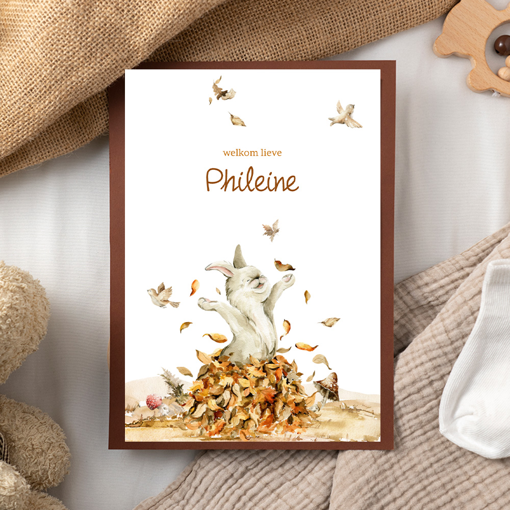 Superleuk #geboortekaartje voor als je kindje deze herfst geboren wordt. Er springt een vrolijk konijntje uit de hoop met bladeren. Tataaa!
koningkaart.nl/geboortekaartj…