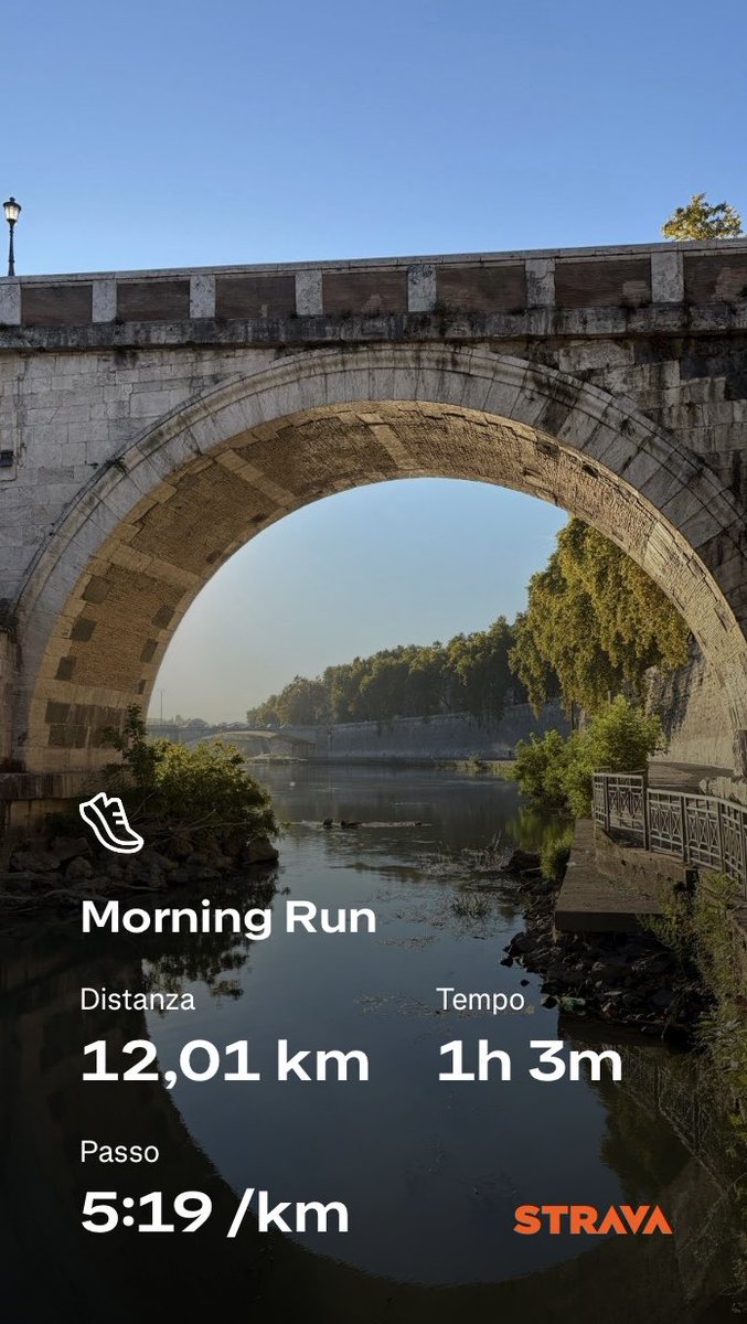 hr_sosa's tweet photo. #Correr 
#Sentir 
#Contemplar 

El viento que roza y refresca,
el sol que entibia el aire,
puentes, río, imágenes reales y reflejos…
Todo invita a disfrutar,
a estar presente,
y a agradecer. https://t.co/o6U5JjIn9t