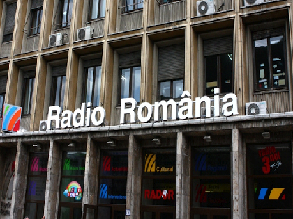 RRInternational's tweet image. Societatea Română de Radiodifuziune şi Societatea Română de Televiziune vor rezerva cel puţin 1% din timpul de emisie unor #programe cu scop informativ şi educativ. (1/2)