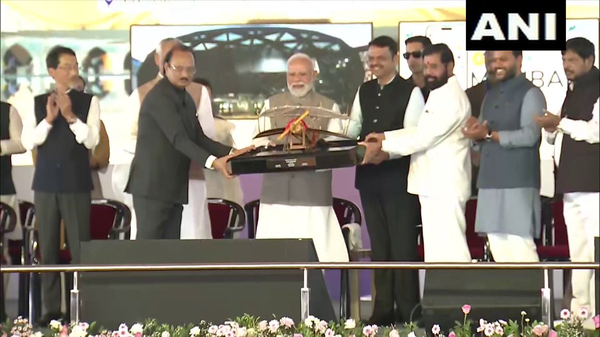 ANI's tweet photo. Navi Mumbai, Maharashtra | Prime Minister Narendra Modi felicitated in Navi Mumbai 

 PM Modi inaugurated Phase 1 of the Navi Mumbai International Airport, built at a cost of around Rs 19,650 crore.     

(Source: DD News) https://t.co/JP22TMGZoh