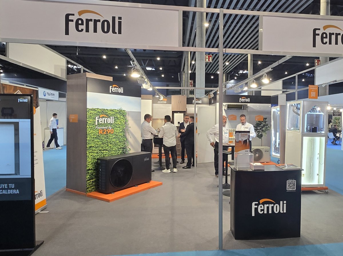 ferroli_es's tweet photo. 📣 Te recordamos que hoy y mañana estaremos en el evento para profesionales #Efintec2025 (#FiraBarcelona, Gran Via, Pabellón 1).

Ven a nuestro stand y participa. ¡Mañana sortearemos una #aerotermia para ACS Egea Tech 120 LT! 🎁

#Ferroli https://t.co/AQBkU72Q6Q