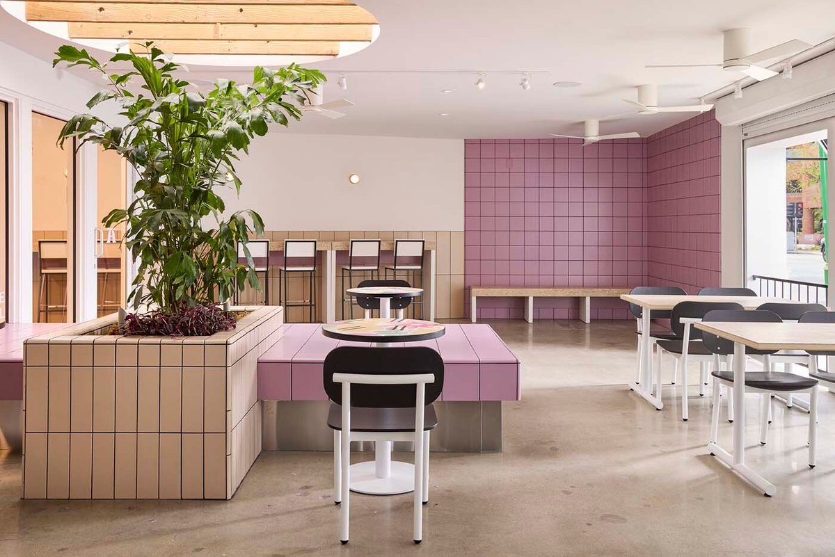 LA café Alfred take their signature coffee culture to Encino, where Studio Sucio reimagine 1980s mall nostalgia in impeccable style... we-heart.com/2025/10/08/alf…