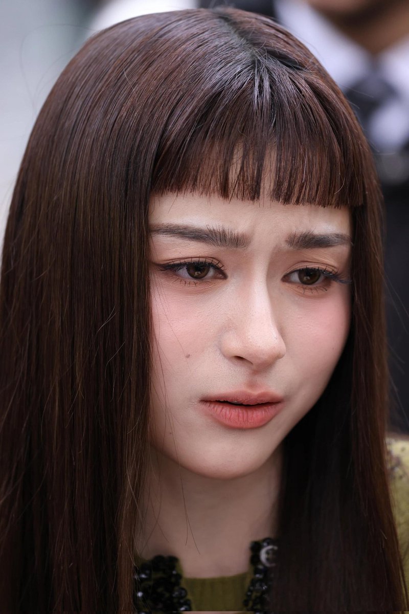 When you meet a beautiful girl, you should take a headshot~ A photographer from China posted this on Xiaohongshu during Paris Fashion Week    cr🍠：木直 #primiily