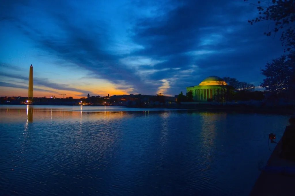 LindaClassical's tweet photo. Highlights this morning @WETAClassical include a violin &amp; piano concerto of Mozart at 6:50am, incomplete at his death but reconstructed in the 20th century; Classical Sunrise spotlighting horns at 7:11am; and Chopin's variations on a Polish song, for piano &amp; orchestra, 8:16am. 🎵 https://t.co/i8cOtYNGWg