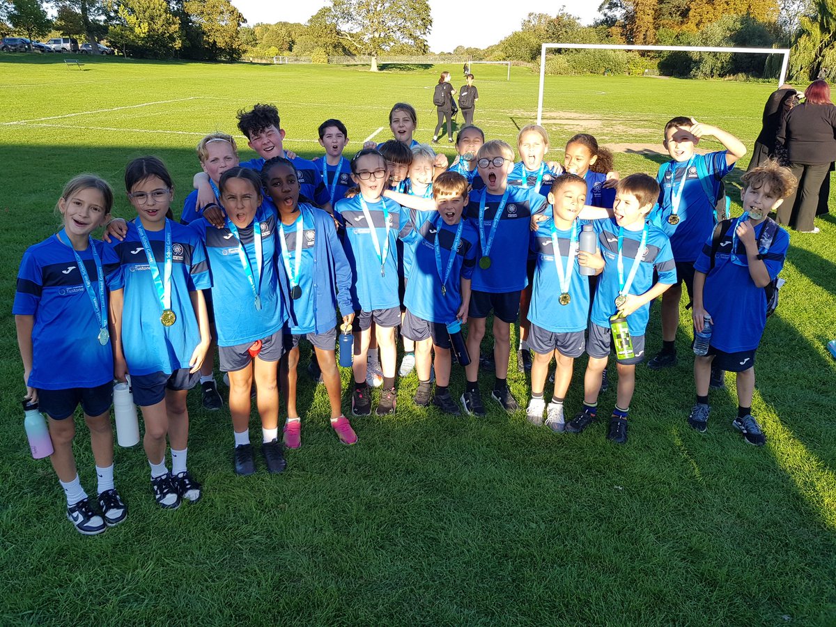 Our winners from the @lutonschoolgames cross country competition. We had 20 children compete overall with all 20 taking home a medal 🥇