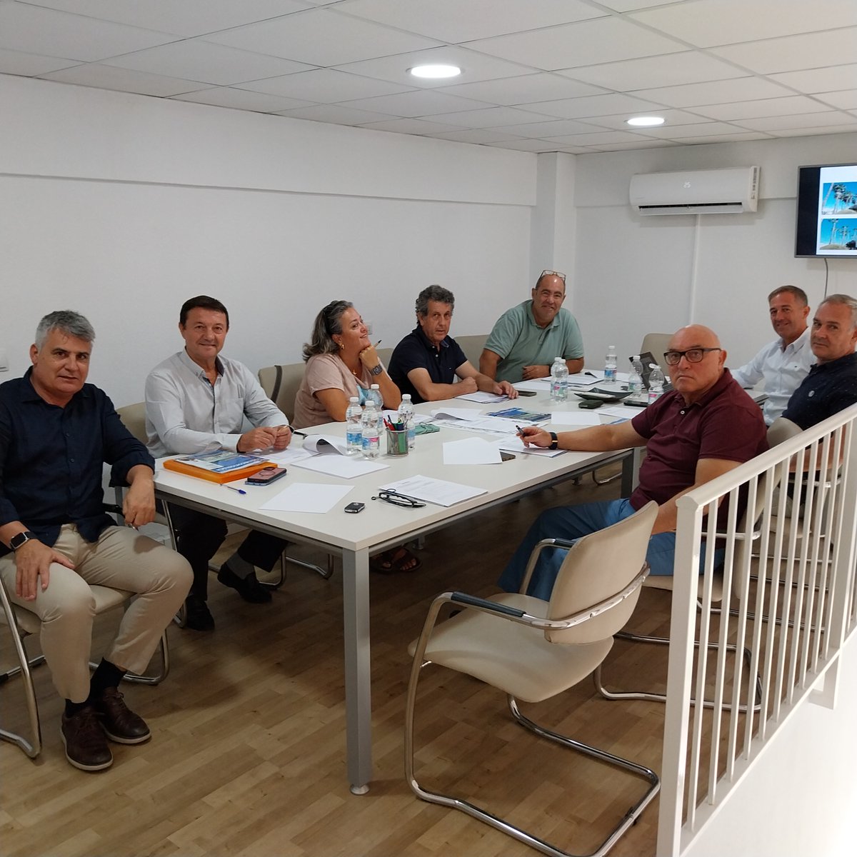 PESantaBarbara's tweet photo. Reunión de coordinación con el ayuntamiento @malaga para avanzar en mejoras en Santa Bárbara.
Asfaltado, acerados, videovigilanicia, recarga eléctrica entre las actuaciones previstas.
Un parque que sigue siendo referente en la ciudad.
#Málaga #ParqueEmpresarial #SantaBárbara https://t.co/yC90yvpXf9