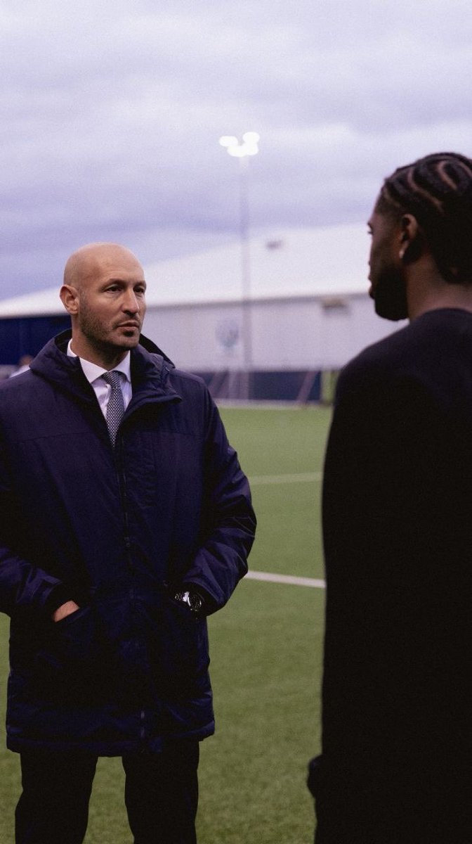salhincrow's tweet photo. ❤️ Special visit from #Iling-Junior during our boys' training in Birmingham, ahead of the second match of the #PremierLeague International Cup.
@AroundJuventus https://t.co/d42cI54tSE