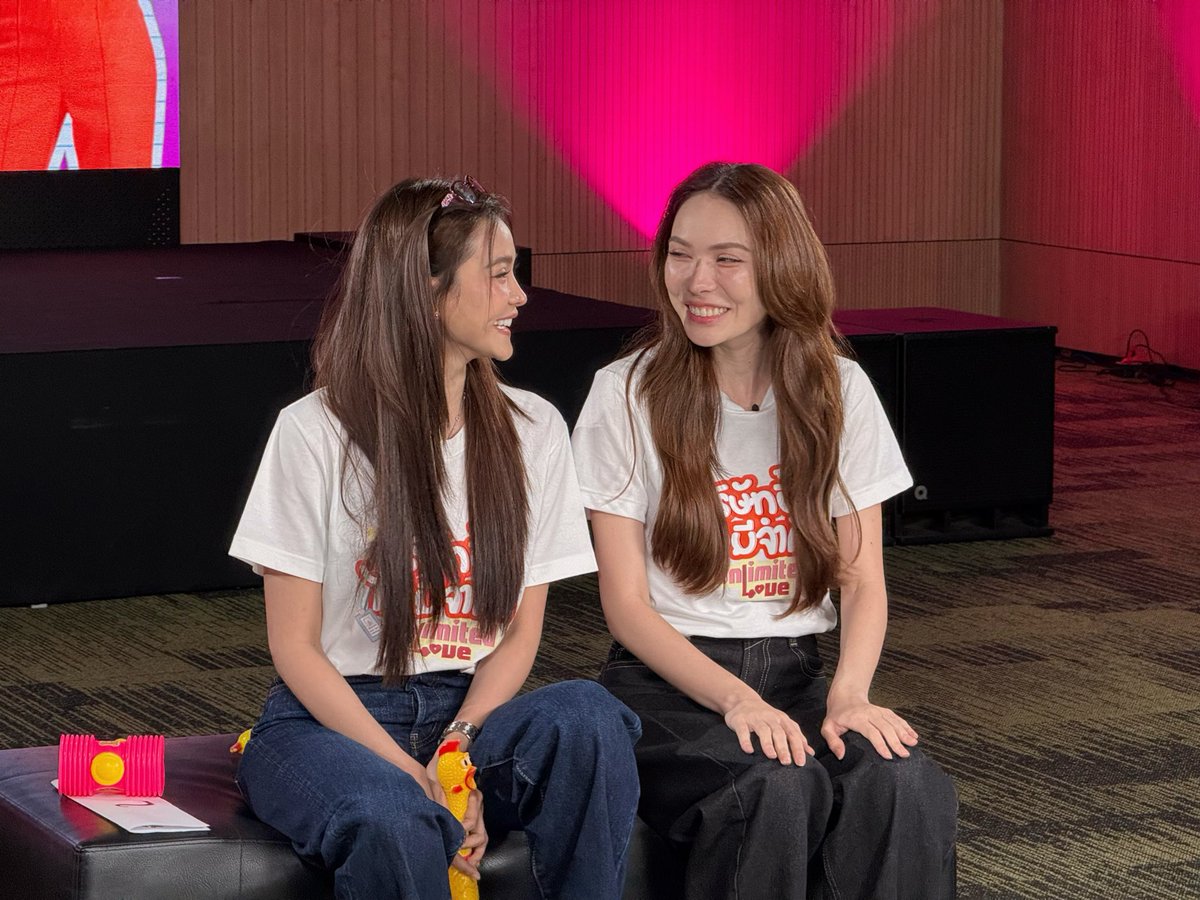 MGIBeyond's tweet image. อิงฟ้า - ชาล็อต ร่วมไลฟ์พูดคุยโปรโมทซีรีส์ #บริษัทนี้ไม่มีจำกัด และเล่นเกมสุดน่ารักเรียกเสียงหัวเราะกับ @Thairath_Ent #แจ็คเกอรีนแฟนไลฟ์xอิงล็อต
#UnlimitedLoveTheSeries
#MGIBeyond #ไทยรัฐบันเทิง
#อิงล็อต #englot
