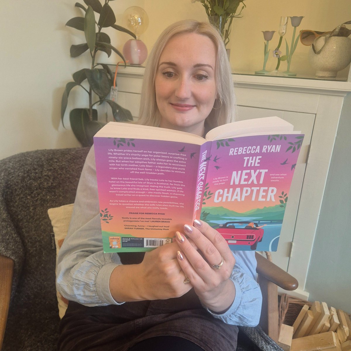 MancLibraries's tweet image. &quot;Reading gives me energy and just ten minutes a day can make a difference to how I feel. It&apos;s also reminding myself that I matter too, that I deserve a part of the day that&apos;s just for me&quot;. We ❤️ Rebecca Ryan! #Take10ToRead #READMCR @BookMinxSJV