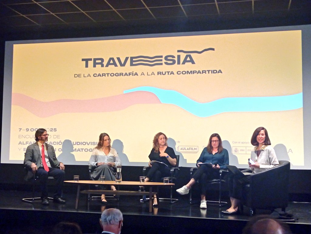 Luminaria Arte y aprendizaje tweet media