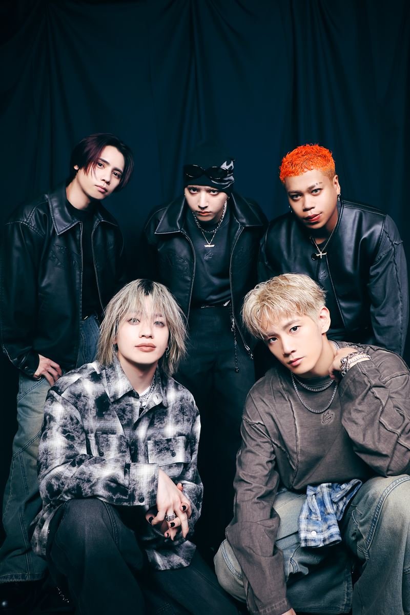 boys__pia's tweet image. #MA55IVE #THERAMPAGE のインタビューを公開中🎙

2ndアルバム『EMPIRE CODE』への思いや力を込めたソロプロデュース曲、メンバー同士が発見した意外な一面とは？
🔗lp.p.pia.jp/article/news/4…

サイン入りポラ🎁も！
@ma55iveofficial #EMPIRECODE