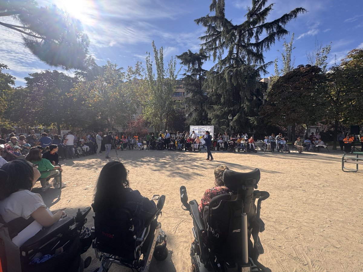 El Parque de Berlín de #Madrid acoge el acto institucional por el #DíaMundialParálisisCerebral, organizado por <a href="/ASPACEMadrid/">ASPACE Madrid</a>. 💙🧡 

🫂Acompañando a las personas con #ParalisisCerebral y apoyando #YaToca, estrategia estatal para las personas con grandes necesidades de apoyo