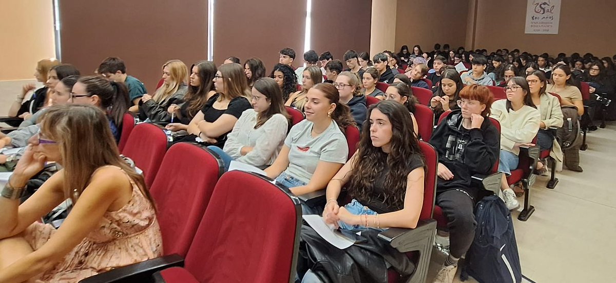 CSIF_UACyL's tweet image. 👐 PREVENCIÓN DEL SUICIDIO EN CUERPOS DE SEGURIDAD
👮♂️👩⚖️ Cuidar a quienes nos protegen es una responsabilidad de todos.
📍El 6 de octubre, la Universidad de Salamanca acogió una Jornada Académica centrada en uno de los temas más sensibles y urgentes: el suicidio en Fuerzas y…