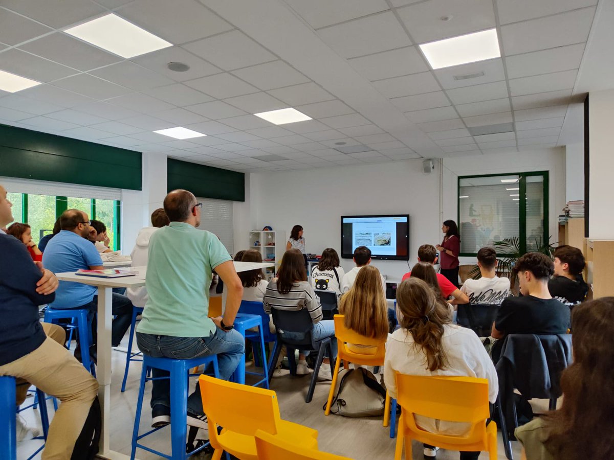 Este pasado venres 3 de outubro,inauguramos o curso co grupo de Stembach. Presentáronse as liñas de investigación, os e as integrantes dos equipos e as titoras da Universidade e do instituto. Xa estàn os motores en marcha!