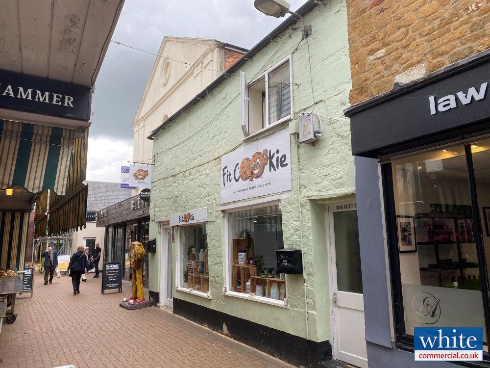 Now Available: 37-38 Church Lane, Banbury - Ground Floor 805 sq ft retail unit for lease in Banbury Town Centre
#Banbury #ToLet #Retail #WhiteCommercial whitecommercial.search-prop.com/properties/333…