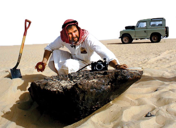 آخر نيزك معتبر سقط في #السعودية قبل نحو 300 سنة، وهو من أشهر النيازك المكتشفة في السعودية، نيزك الوبر في #الربع_الخالي، ويقدر وزنه بـ 3.5 طن معظمه من الحديد، وسرعته عند دخوله الغلاف الجوي تقدر بـ 25000كم/ساعة. فخلّف النيزك ثلاث فوهات مختلفة الأحجام، وبفعل حركة الرمال السريعة ملئت