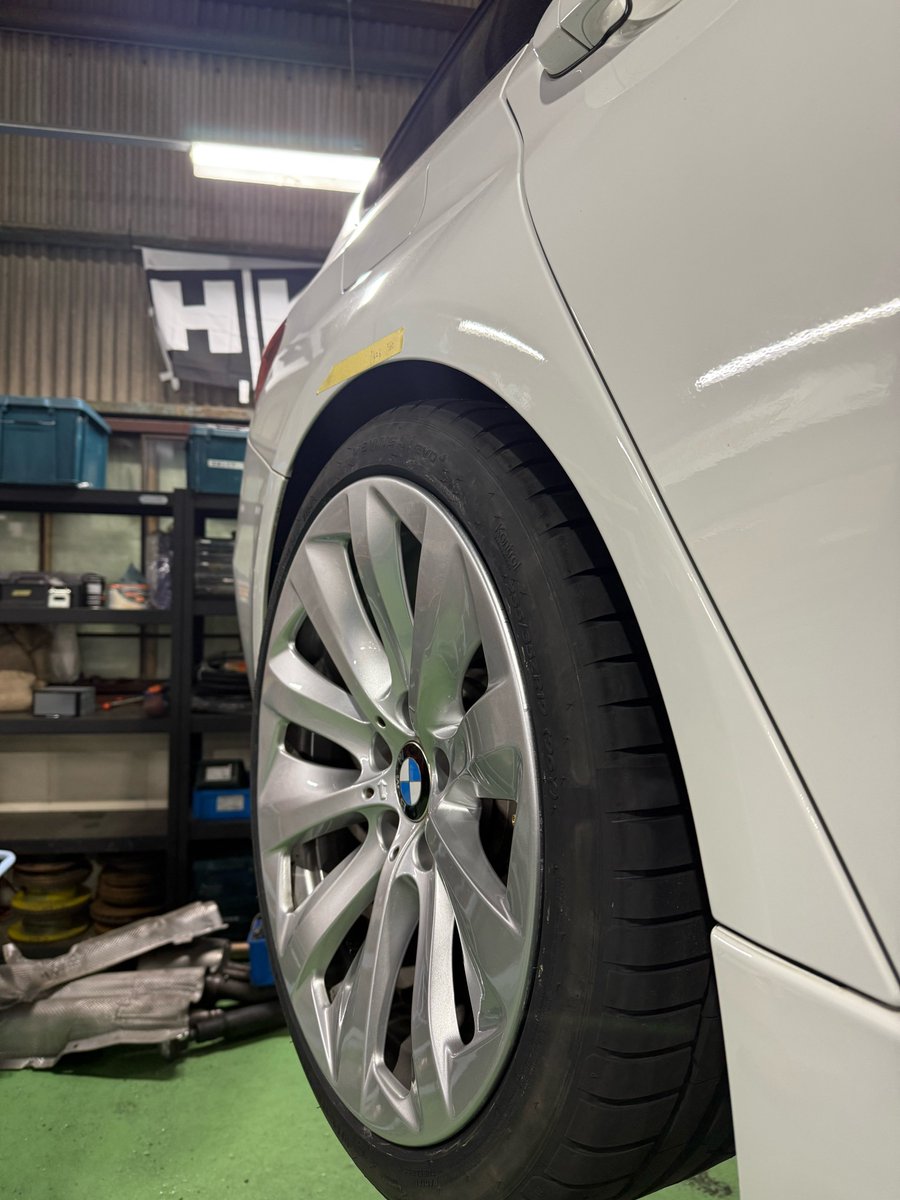 haru812s's tweet photo. BMWにBMWホイールにBMW純正採用タイヤです。そーゆーこと https://t.co/nkyIUFAcpq