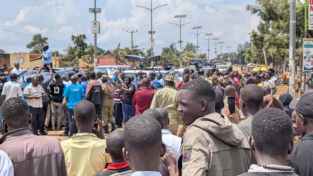 FDCOfficial1's tweet photo. Another roadblock set up in Hoima City. The growing tension won’t stop the people’s voice of change. Uganda deserves free and fair political space #fxingtheeconomymoneyinourpockets https://t.co/1QoKoiXSIL