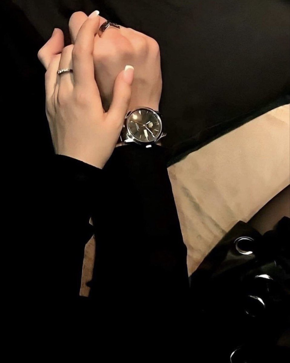 من عرفتك و انا كل وقتي سعيد
ما يمر طاريك الا و ابتسم

قبل اعرفك كنت احبك من بعيد
والحين جنبي و هذا هو الشي المهم

انت بس تامر و قولي بس اريد
تلقى ابشر و يا حاضر و يا سم

من تقول اسمي اقولك تكفى عيد
اسمي بصوتك ينسيني الالم