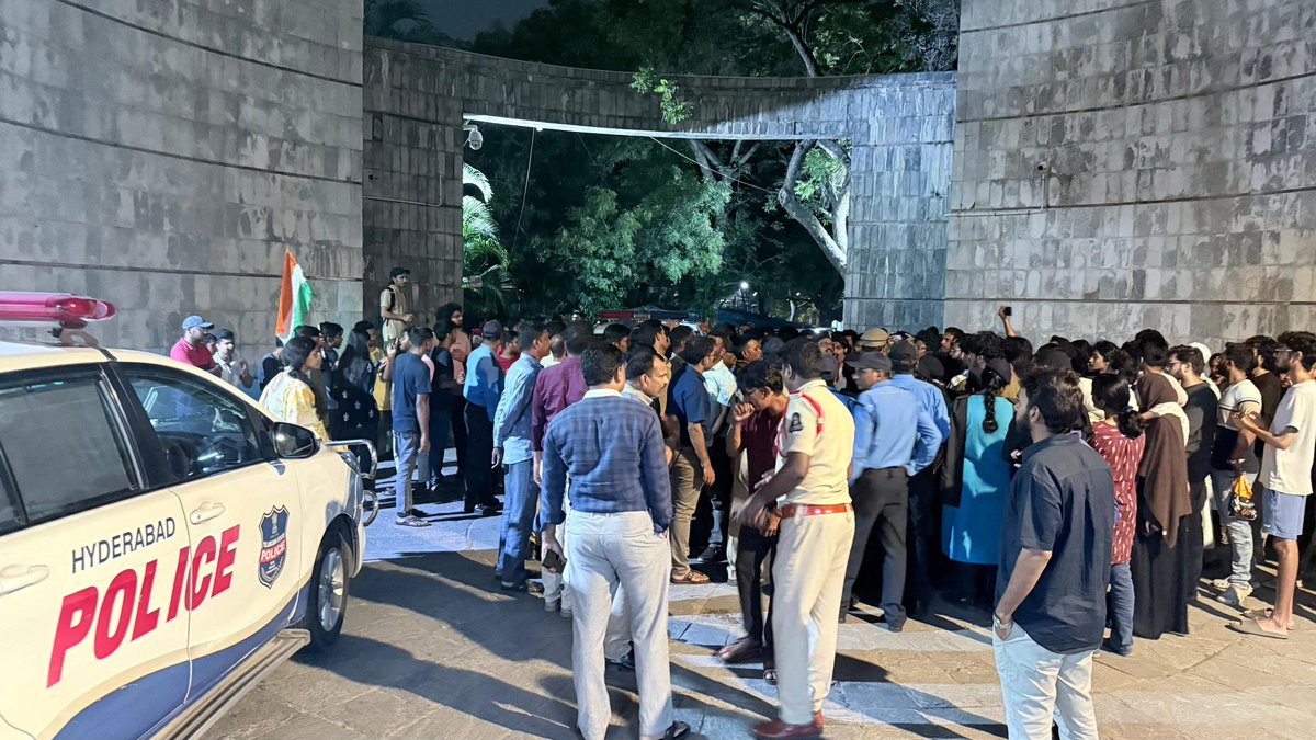kparveen2005's tweet photo. I condemn Darrest ofD Students of #EFLU who weredemonstrating Pro- palestine yesterday.
Police manhandled even the girl students
EFLU Student Leaders Booked with Non-bailable Charges After Peaceful Palestine Solidarity March Turns Violent Amid ABVP Attack and Police Crackdown* https://t.co/cviEzgbPNy
