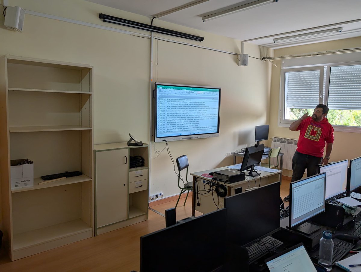 El profesorado del @iesAdaja se está formando con @cfie_avila en el uso del #CuadernoDigitalDelProfesor y su integración con las herramientas #TiCyL de <a href="/educacyl/">Educación JCyL</a>. 👩‍🏫💻 Una gran apuesta por la #evaluación innovadora y la #formaciónCyL