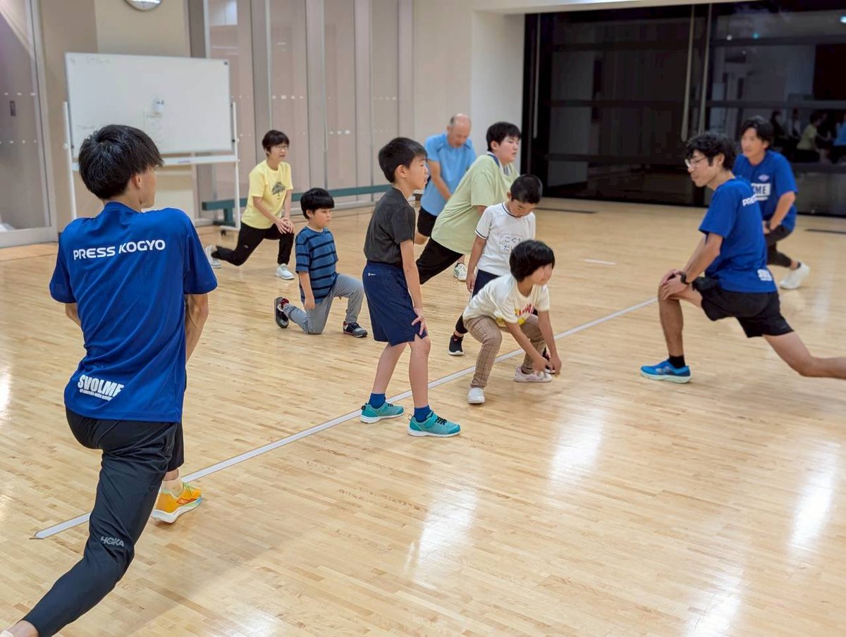 press_rikujo's tweet photo. 本日第6回のふれあいランニング教室を県立スポーツセンターで実施しました💨
笑顔でいっぱいの走る姿が印象的で、また回数を重ねるごとに上達しているのを感じます⭐️
次��のふれあい教室は11月26日を予定しています‼️
次回も笑顔あふれる楽しい教室にしていきたいと思います😃 https://t.co/eZC7rpOpj4