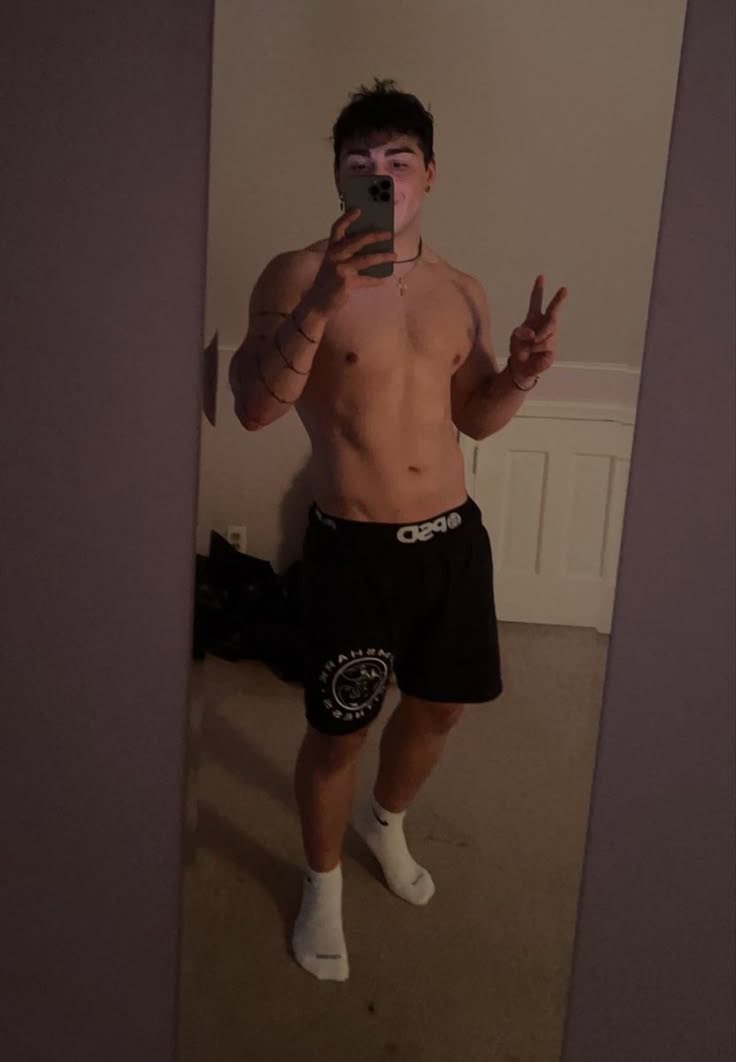 NICKZROSES's tweet photo. Good mornin https://t.co/9eqjim0Y5M