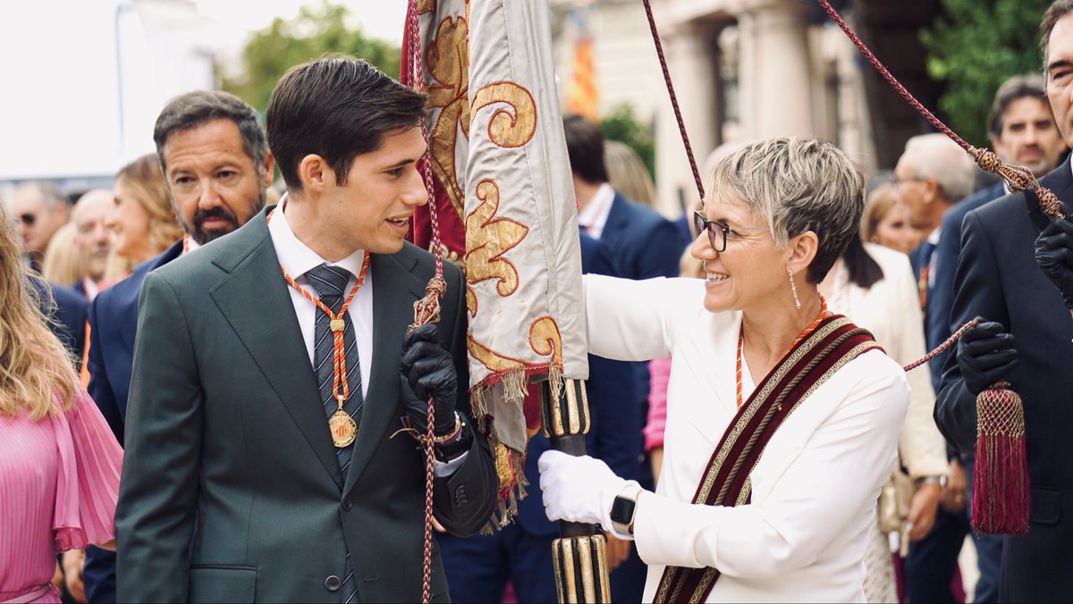 Demà anava a ser un dia especial per al meu company <a href="/borsanro/">Borja Sanjuan Roca</a>, portador de la Senyera este 9 d'Octubre.

Em va acompanyar l'any passat quan vaig ser la portadora i este 2025 era jo qui volia estar prop d'ell.

Tindrem més dies Borja! 🫶🏼