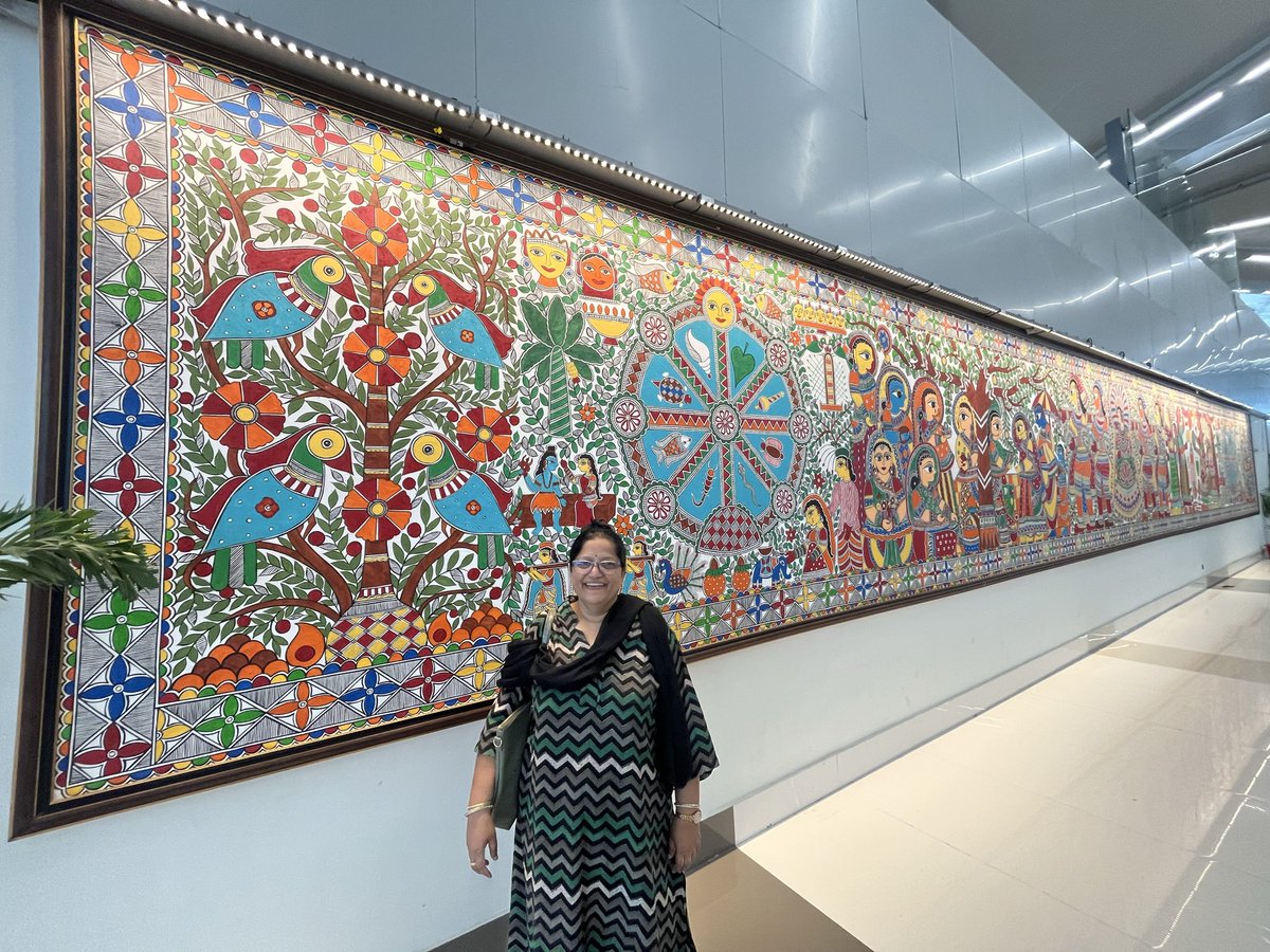 vidushini's tweet image. Pleasantly surprised to see Bihar’s traditional art forms beautifully displayed at the new Patna airport. Spotted a familiar Madhubani Tree of Life (my original artwork featured on @NOVICA for over a decade.) novica.com/p/indian-madhu… @aaipatairport 

#madhubaniart #treeoflife