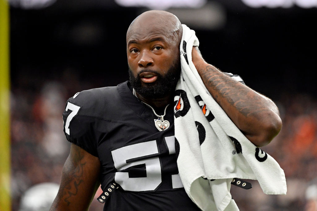 The #Colts are signing FA LB Germaine Pratt to a 1-year deal, per me and @TomPelissero.  

He's back with DC Lou Anarumo, his old friend from Cincy. Four teams called attempting to sign Pratt, but he lands with in Indy. 