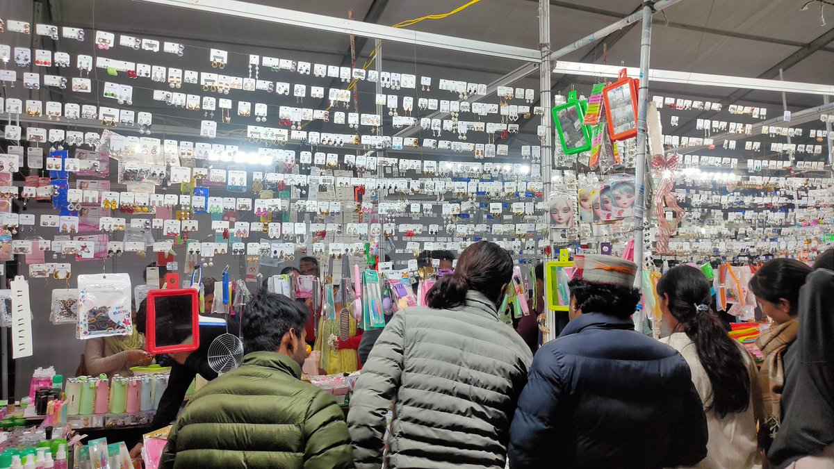 thw4u's tweet image. Coldest Dusshera in a Decades time 🥶

#Kullu #HimachalPradesh
