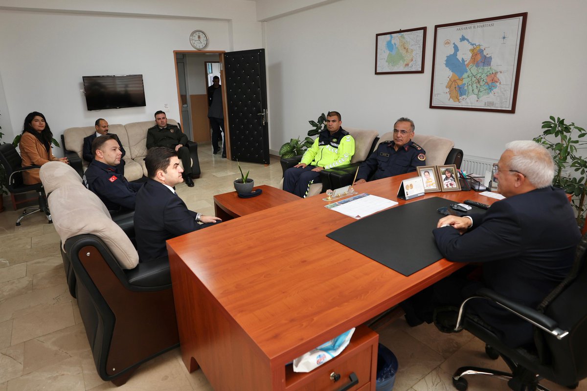 📍Ortaköy

Valimiz Sn.<a href="/malikumbuzoglu/">Mehmet Ali Kumbuzoğlu</a>, geçtiğimiz günlerde elim bir trafik kazası sonucu şehit olan Jandarma Personelimizin görev yeri olan Ortaköy Otoyol İlçe Jandarma Komutanlığını ziyaret ederek şehitlerimizin mesai arkadaşlarına başsağlığı ve taziye dileğinde bulundular.