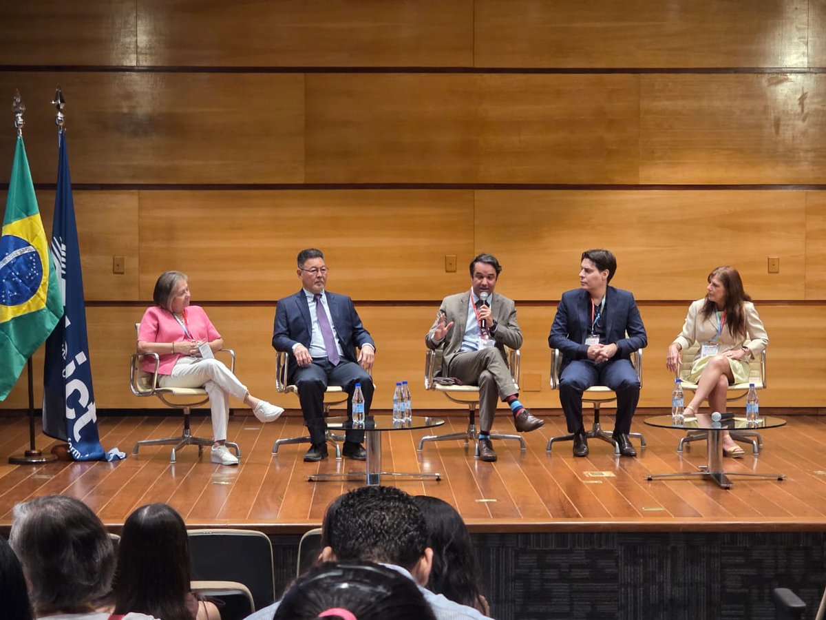 Apertura: Tiago Braga (Diretor <a href="/IBICTbr/">Ibict</a>), Daniel Silva Boson (Ministerio de Ciencia, Tecnología e Innovación de Brasil <a href="/gov_mcti/">Ministério da Ciência, Tecnologia e Inovação</a> ), Cecília Leite Oliveira (CGTI IBICT), Marisa De Giusti (BIREDIAL <a href="/ISTEC/">ISTEC Inc.</a>), Milton Shintaku (Presidente Comisión Organizadora IBICT) #biredial2025