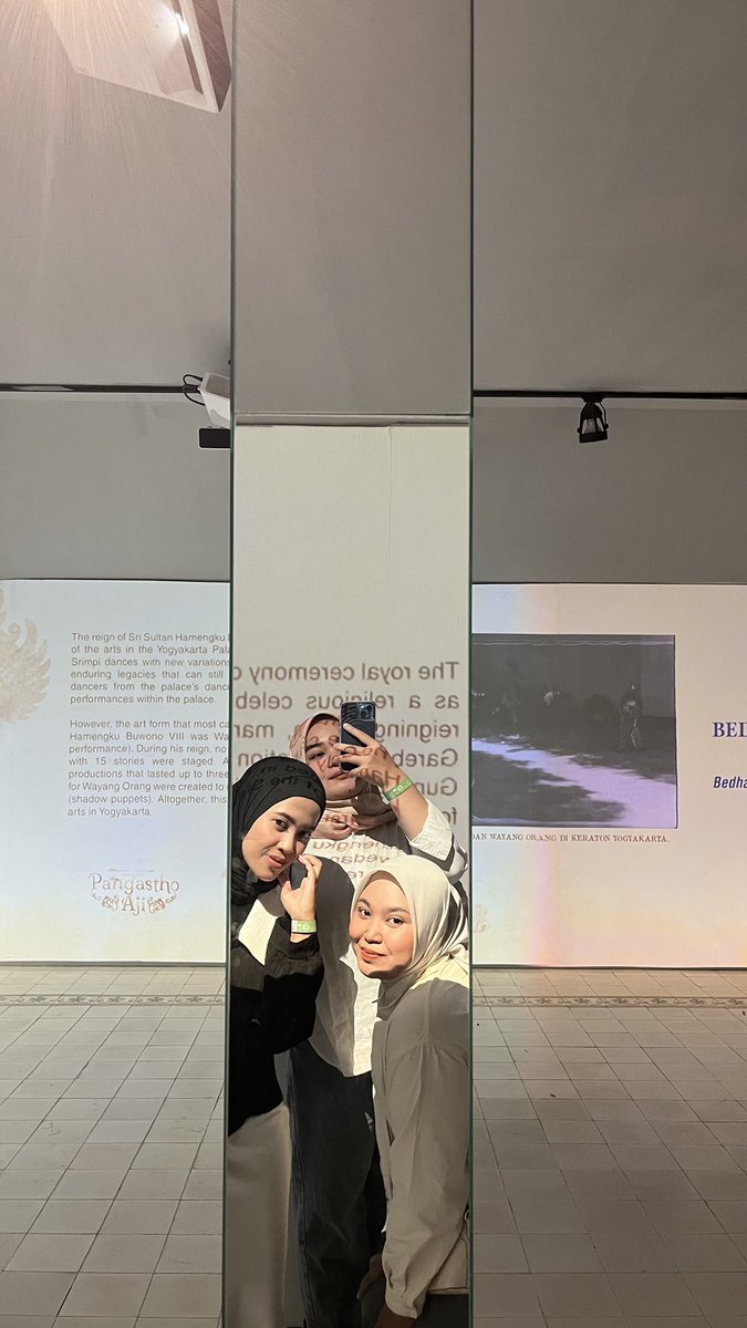 augustttt98's tweet photo. Seminggu ini super happy ya🥰🤩. Main dari jogja smpe ke solo. https://t.co/LOaGmCR51r