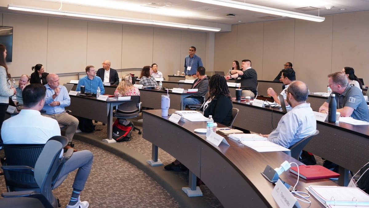 BauerExecEd's tweet image. Bauer Mini MBA - Day 1 was a success ✅
#MiniMBA #ExecutiveEducation #LeadershipDevelopment #Strategy #Marketing #UniversityofHouston #UHBAUER