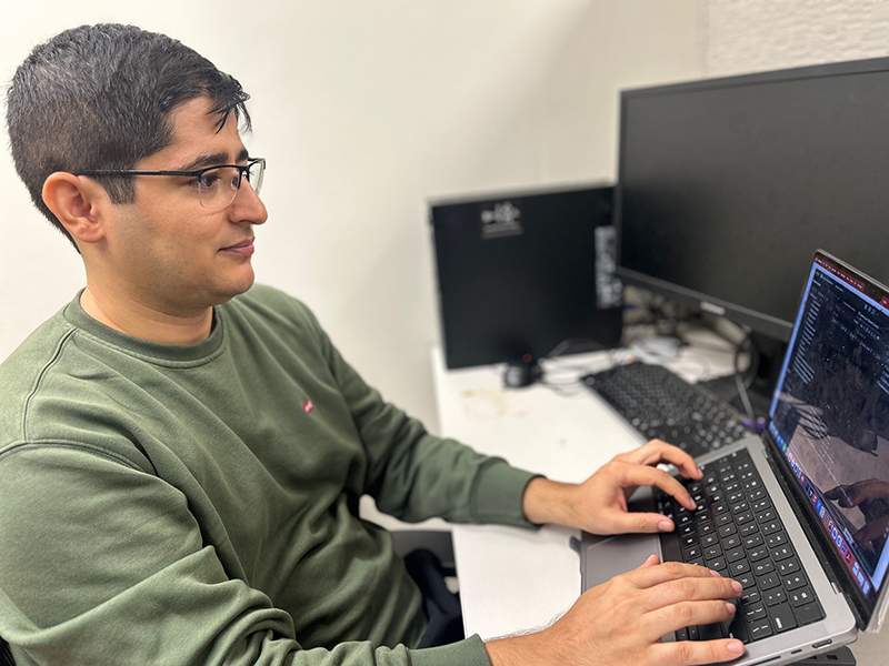 Abolfazl (Kouros) Mohammadian (@k_mohammadian) on Twitter photo UIC student Danesh Hosseinpanahi is driving innovation toward cleaner, smarter, and more efficient transportation solutions with truck platooning research.
cme.uic.edu/news-stories/d…
#UIC #Chicago #Engineering UIC student Danesh Hosseinpanahi is driving innovation toward cleaner, smarter, and more efficient transportation solutions with truck platooning research.
cme.uic.edu/news-stories/d…
#UIC #Chicago #Engineering