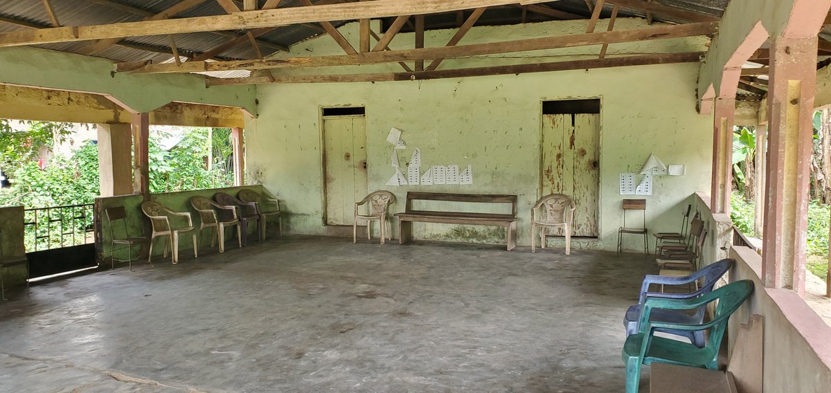 TrackaNG's tweet image. N48m was allocated to the Construction of Townhall, Ikot Ide, Akwa Ibom State in the 2024 FG Budget.
We tracked and report that this project has not been done. The current hall is worn out and in need of renovation.
Community members have expressed that a new townhall is not a…